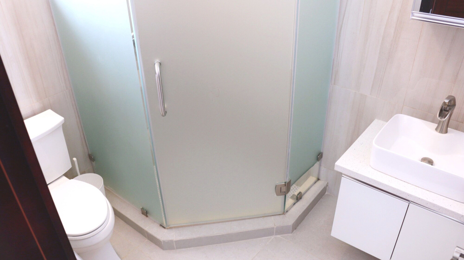 Bathroom 4, Blue Star Apartments and Hotel