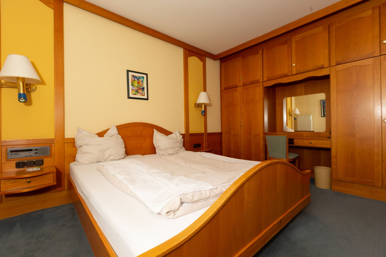 Bedroom 3, Parkhotel Traunstein, Traunstein
