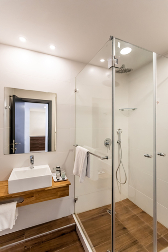 Bathroom 5, Nof Tavor Hotel