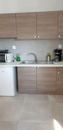 Others 4, AVR DELUXE SUITES 6 AIRPORT FREE SHUTTLE, Attica