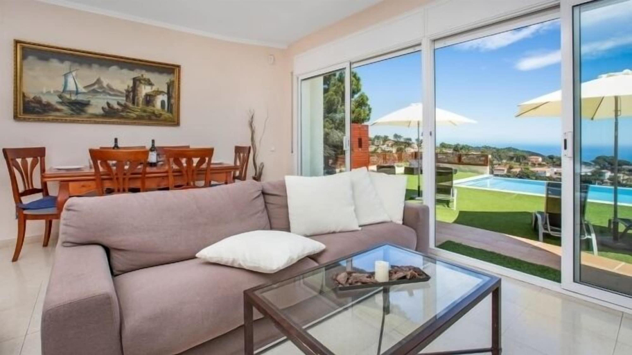 Others 5, Villa Brava, Girona