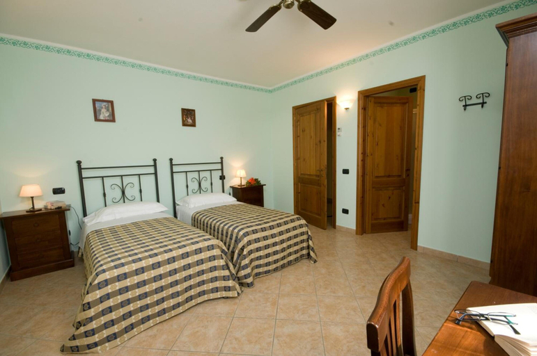 Bedroom 4, Agriturismo Macinatico 1, Siena