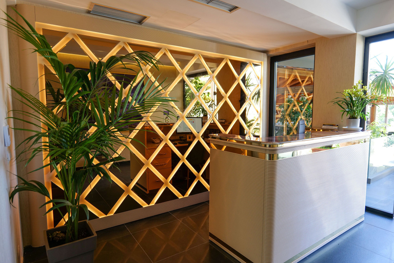 Others 4, Hotel Bora Bora, Sarandës