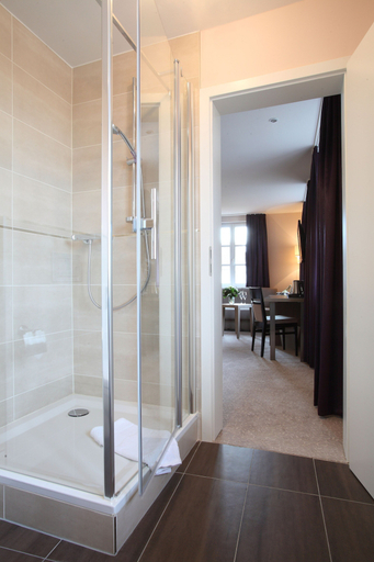 Bathroom 5, Hotel MainChateau, Offenbach