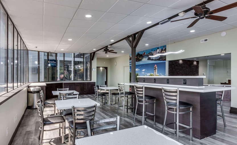 Food & Drinks 5, Days Inn & Suites by Wyndham Spokane, Spokane