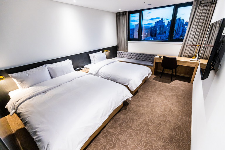 Bedroom 3, Ashton Hotel, Jung