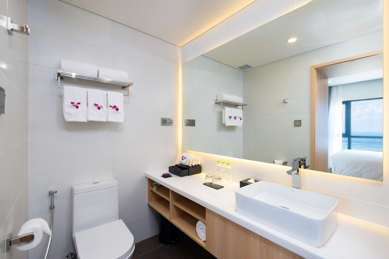 Bathroom 5, Carinae Danang Hotel, Da Nang