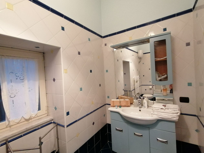 Bathroom 4, B&B Eracle, Napoli