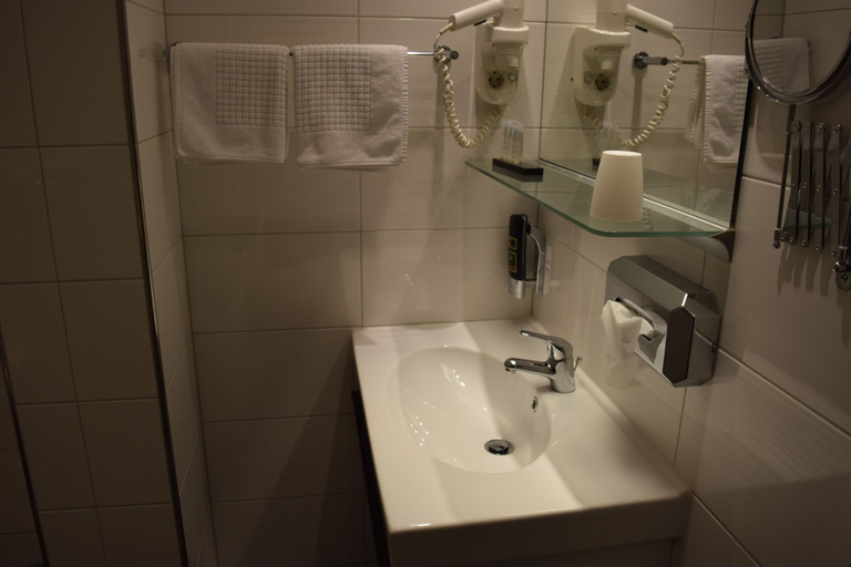 Bathroom 5, Hotel Zum Rosengarten, Darmstadt