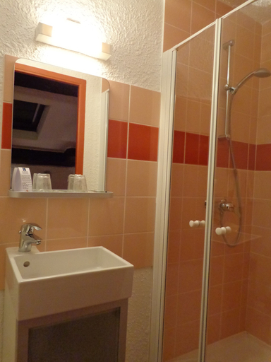 Bathroom 4, Citotel Du Tigre, Meuse