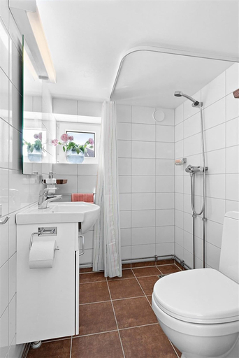 Bathroom 4, Private Cozy House by the Fjord, Flakstad