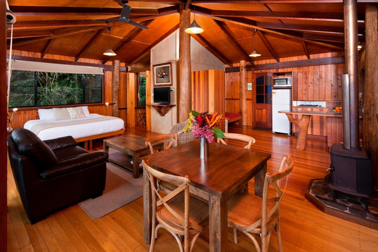 Bedroom 2, Rose Gums Wilderness Retreat, Eacham