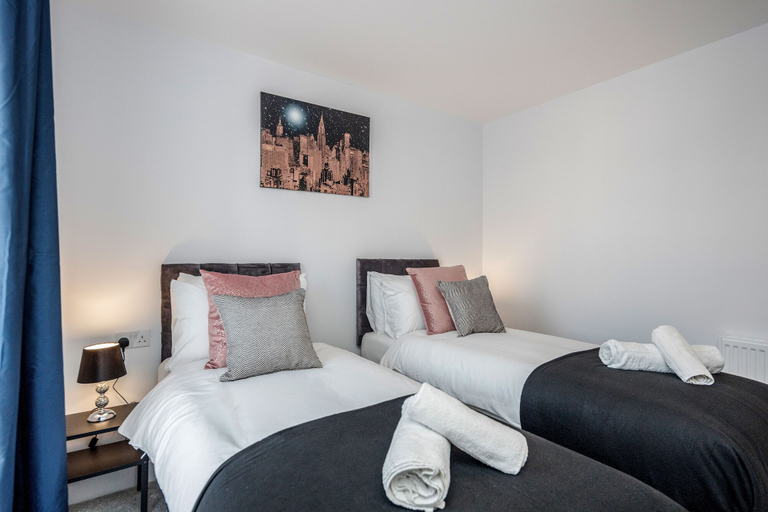Bedroom 2, Watford Cassio Deluxe - Modernview Serviced Accommodation, Hertfordshire