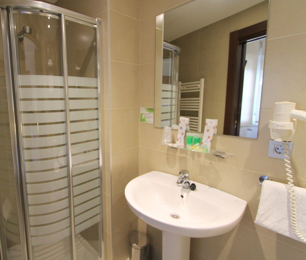 Bathroom 4, Pensión Grosen, Guipúzcoa