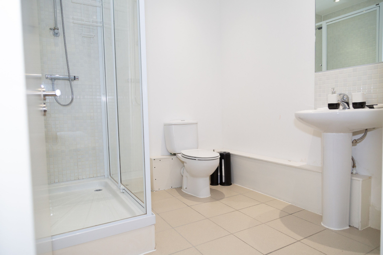 Bathroom 4, Henry Street - Apt 15, Sefton