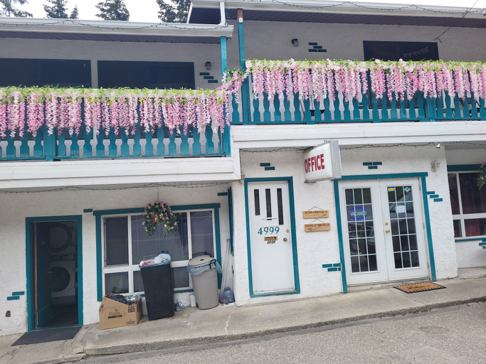 Exterior & Views, The Orchard Hostel Private Bunks, East Kootenay