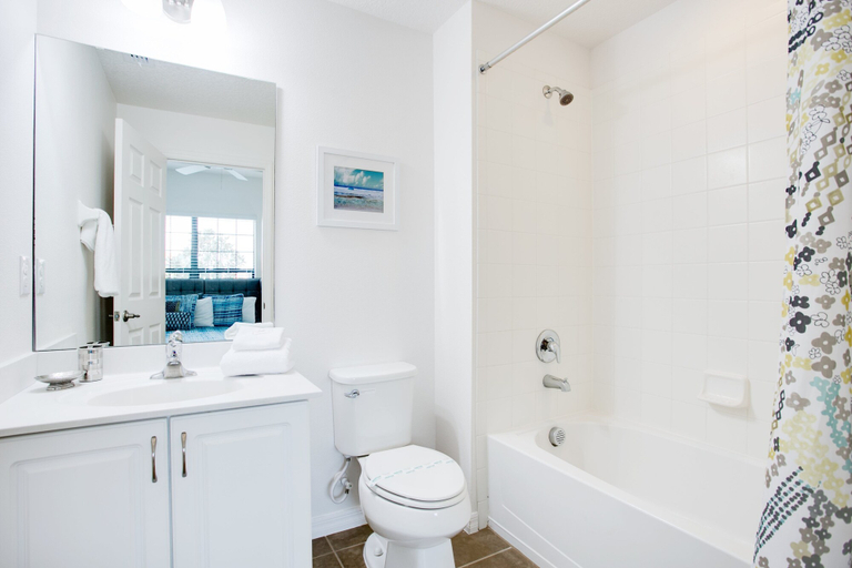 Bathroom 3, 2569rosemont, Polk