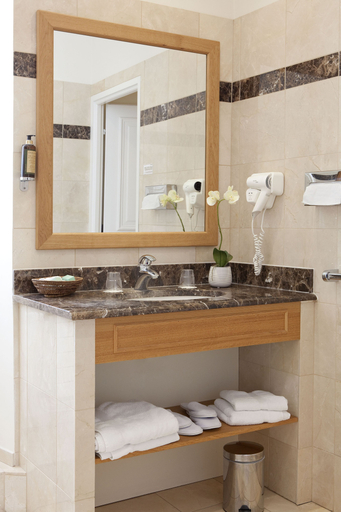 Bathroom 4, The Originals Relais, Hôtel St Laurent, Yvelines
