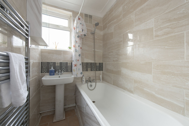Bathroom 3, Fortified Three Bedroom Home, London