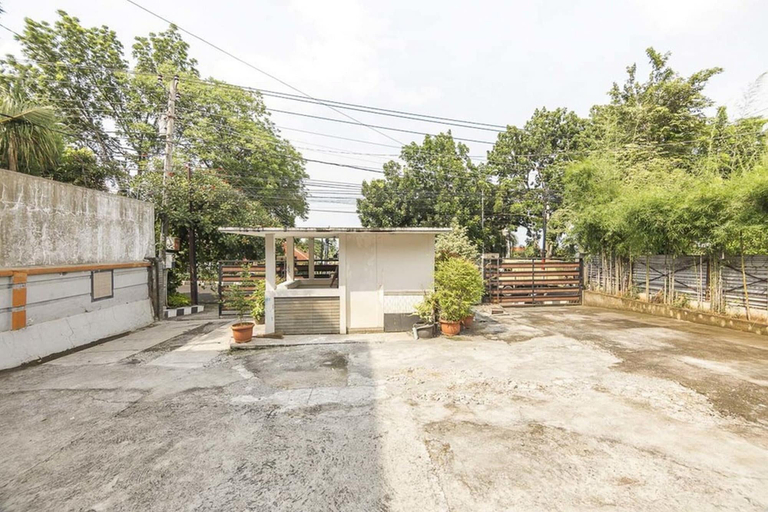 Exterior & Views, KoolKost Syariah @ Jalan Sisingamangaraja Semarang, Semarang