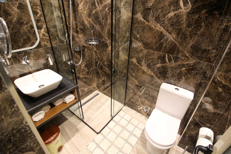 Bathroom 3, Jericho rooms, Sarandës