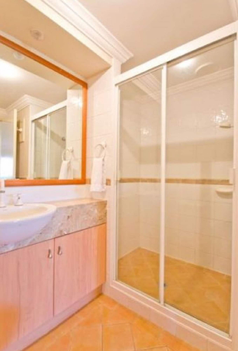 Bathroom 3, Breakers 1/8, Clarence Valley- Coast