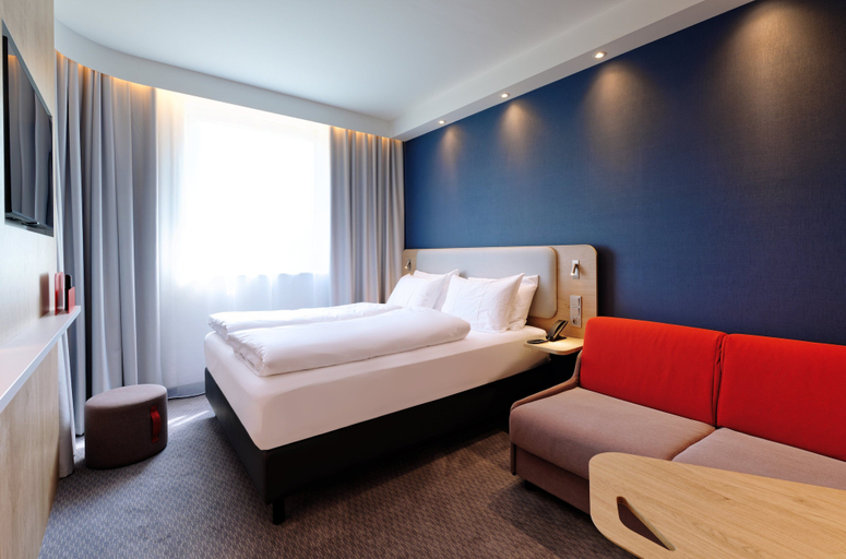 Bedroom 4, Holiday Inn Express LUSTENAU by IHG, Dornbirn
