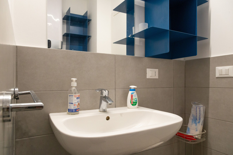 Bathroom sink, Via Acri, Bologna