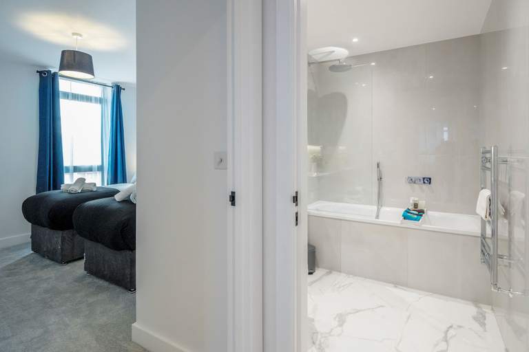 Bathroom 3, Watford Cassio Deluxe - Modernview Serviced Accommodation, Hertfordshire