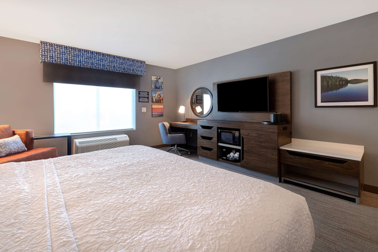 Bedroom 3, Hampton Inn Crown Point, Lake