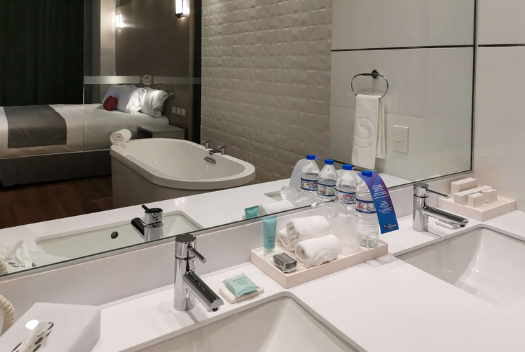Bathroom 5, Ramada Encore by Wyndham Monterrey Apodaca Zona Aeropuerto, Apodaca