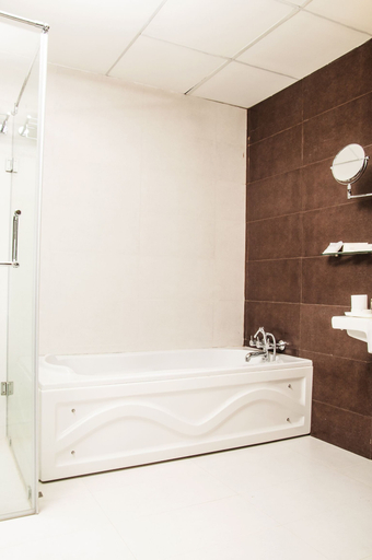 Bathroom 4, Hotel Indraprastha, Palakkad