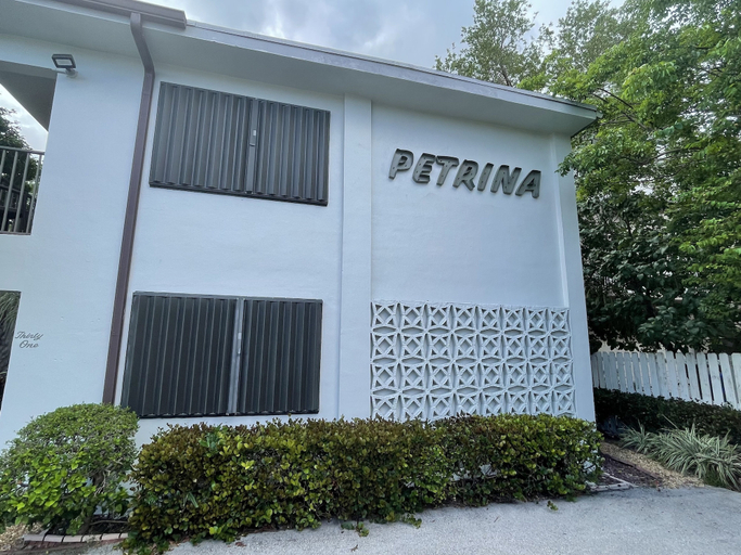 Exterior & Views, Petrina Studio Apartment, Broward