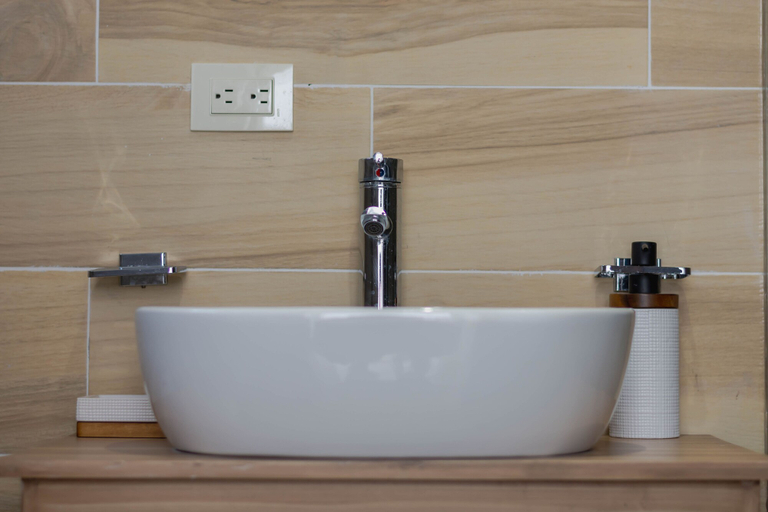 Bathroom 4, Modern Apt With free parking and AC 3brs, Santiago de los Caballeros