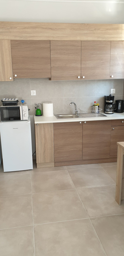 Others 5, AVR DELUXE SUITES 6 AIRPORT FREE SHUTTLE, Attica