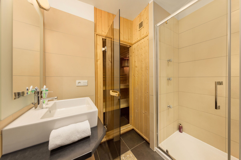Bathroom 5, Center Parcs Les Trois Forêts, Moselle