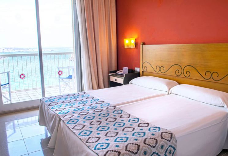 Bedroom 4, Club Hotel Aguamarina Waterpark, Baleares
