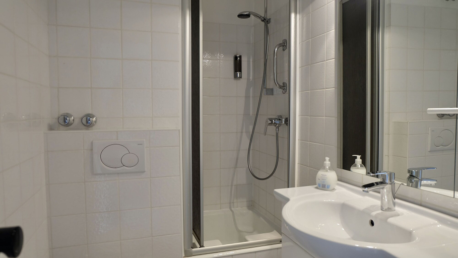 Bathroom 4, Studios im Haus Deutsch Krone, Osnabrück