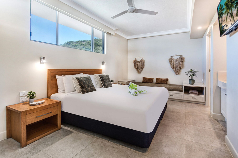 Bedroom 1, Whitsunday East 1106 on Hamilton Island by HamoRent, Whitsunday