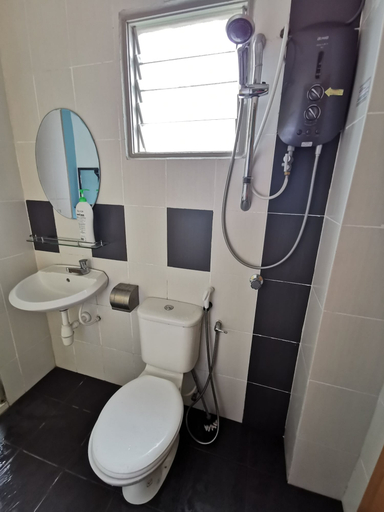 Bathroom 3, The Woodz Homestay - 2 Storey House, Cameron Highlands