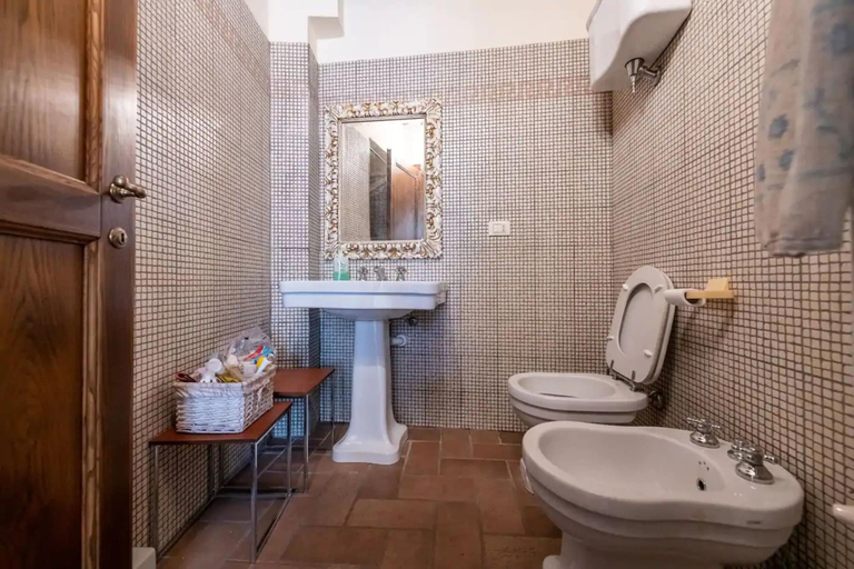 Bathroom 5, Assisi Apartment, Perugia