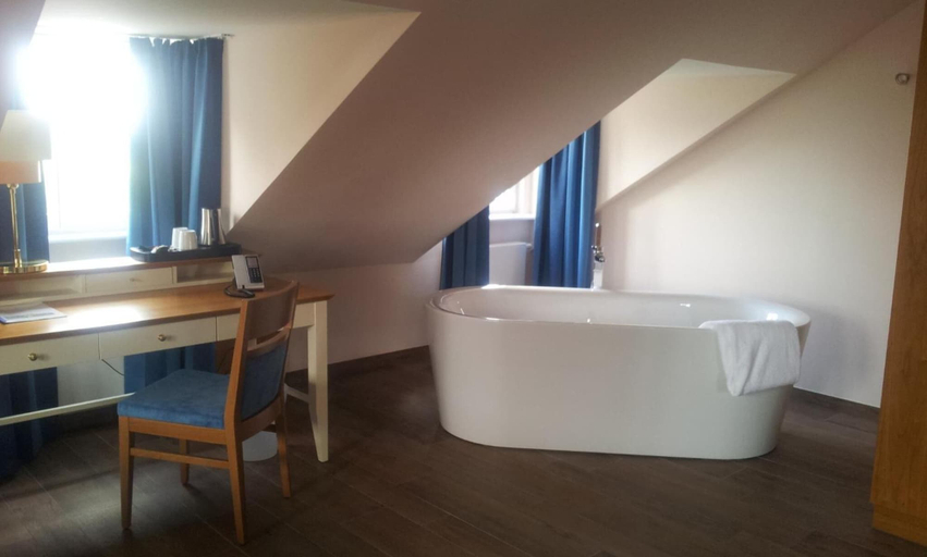 Bathroom 5, Hotel MainChateau, Offenbach