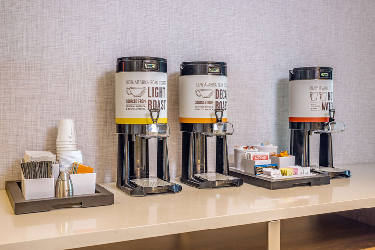 Food & Drinks 5, Hampton Inn by Hilton Bedford, Lawrence