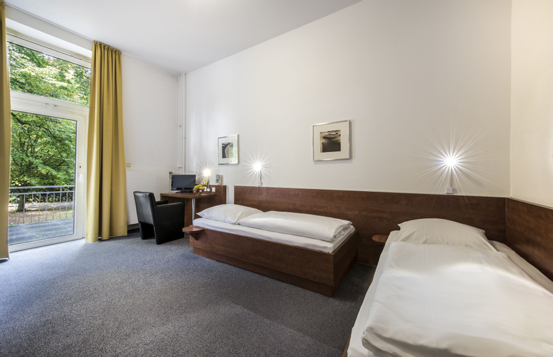 Bedroom 3, CJD Bonn, Bonn