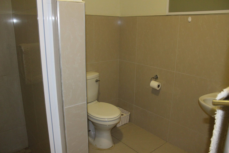 Bathroom 4, Eagle Views Windhoek, Windhoek East