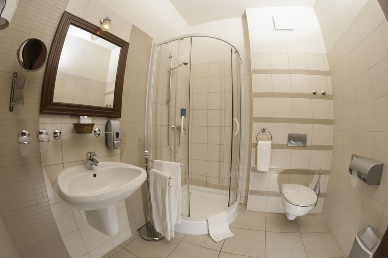 Bathroom 3, Bassiana Hotel, Sárvár