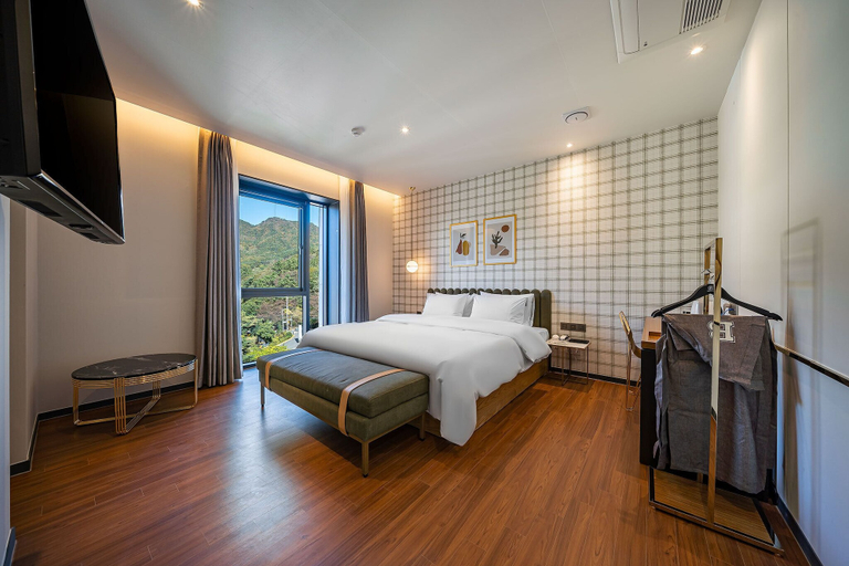 Bedroom 3, Brown-dot Hotel Signature, Buk