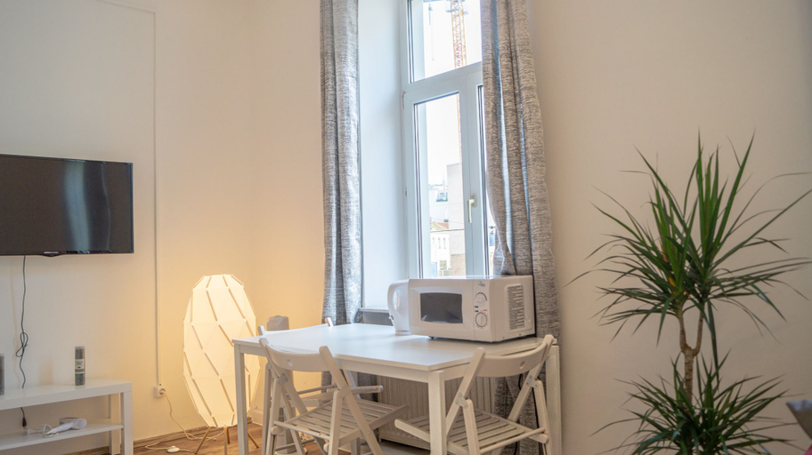 Others 5, Shared Modern Apartment Schönbrunn - Budget Stylish Room, Wien