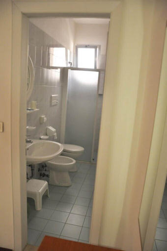 Bathroom, Albergo Larenzia, Rimini