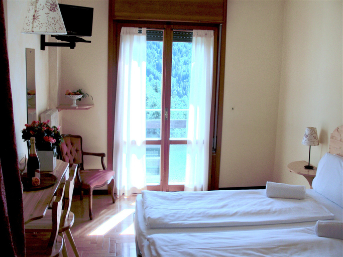 Bedroom 3, Hotel La Caminatha, Belluno